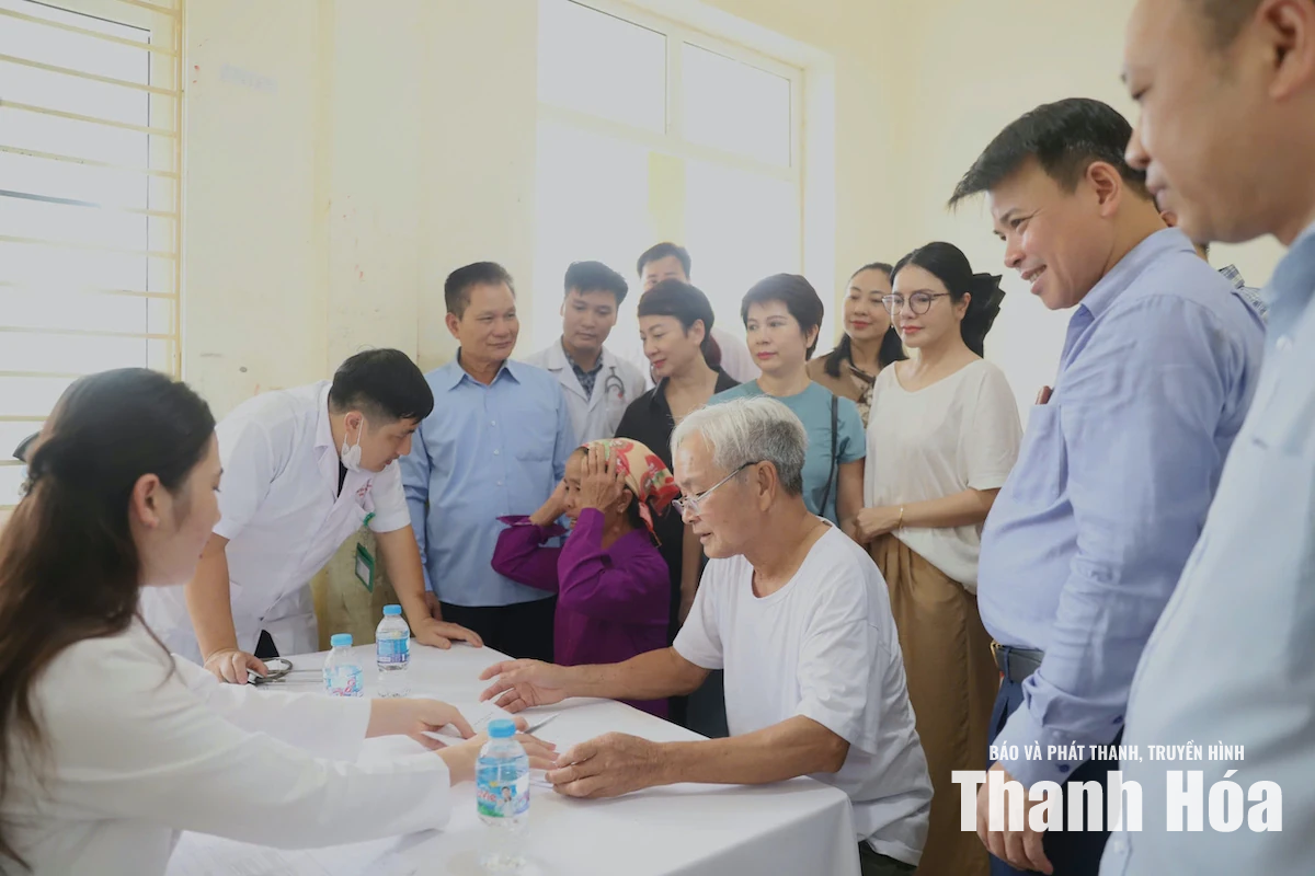 Hơn 500 người dân xã Trung Lý được khám bệnh, cấp thuốc miễn phí