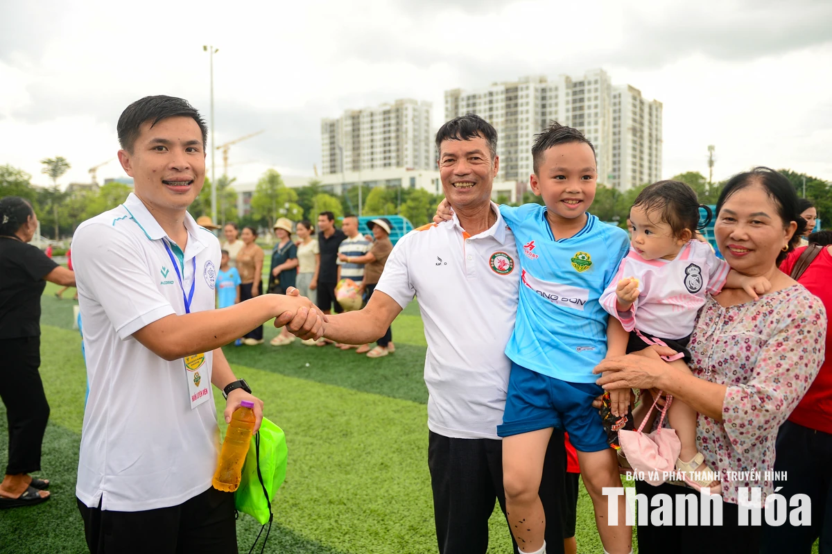 Vỡ òa cảm xúc trong ngày đăng quang Giải Bóng đá Nhi đồng Báo và Phát thanh, truyền hình Thanh Hóa lần thứ V