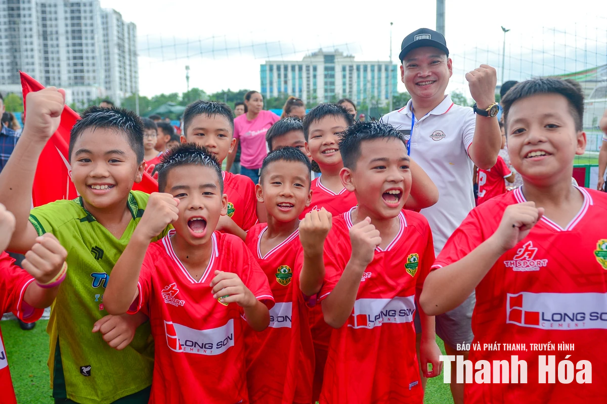 Vỡ òa cảm xúc trong ngày đăng quang Giải Bóng đá Nhi đồng Báo và Phát thanh, truyền hình Thanh Hóa lần thứ V