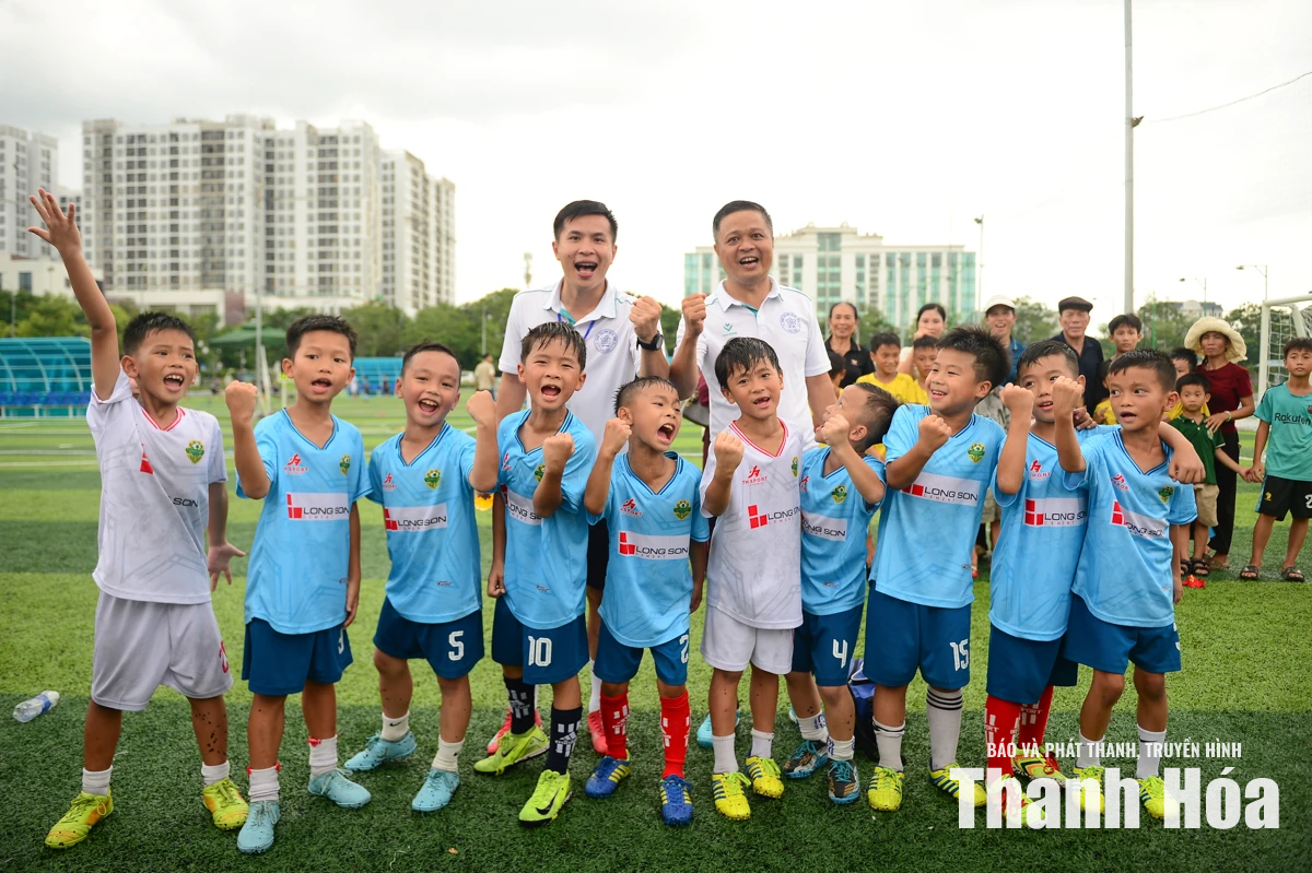 Vỡ òa cảm xúc trong ngày đăng quang Giải Bóng đá Nhi đồng Báo và Phát thanh, truyền hình Thanh Hóa lần thứ V