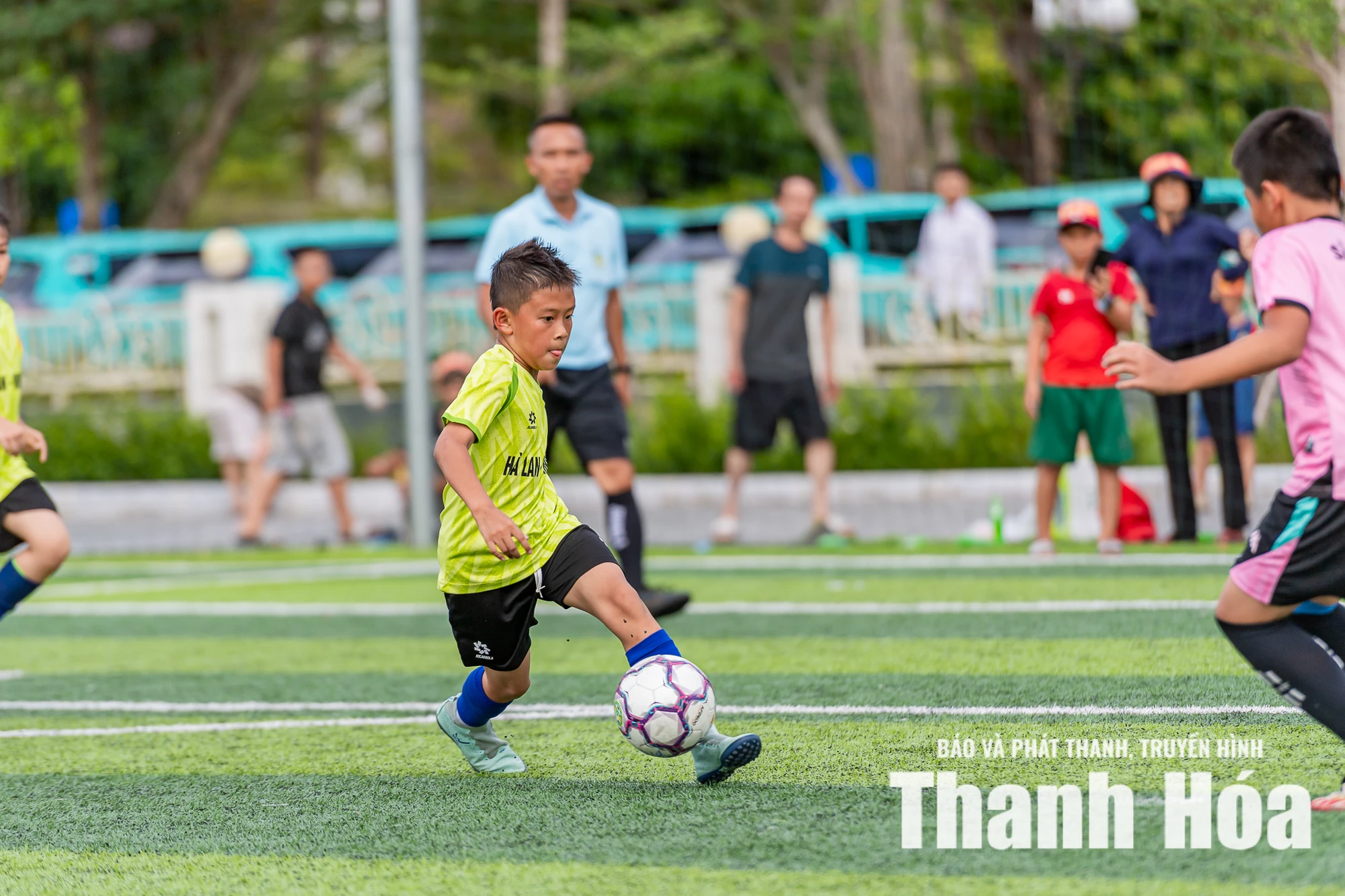 Lượt trận cuối bùng nổ cảm xúc, tìm ra 8 cái tên vào tứ kết U10