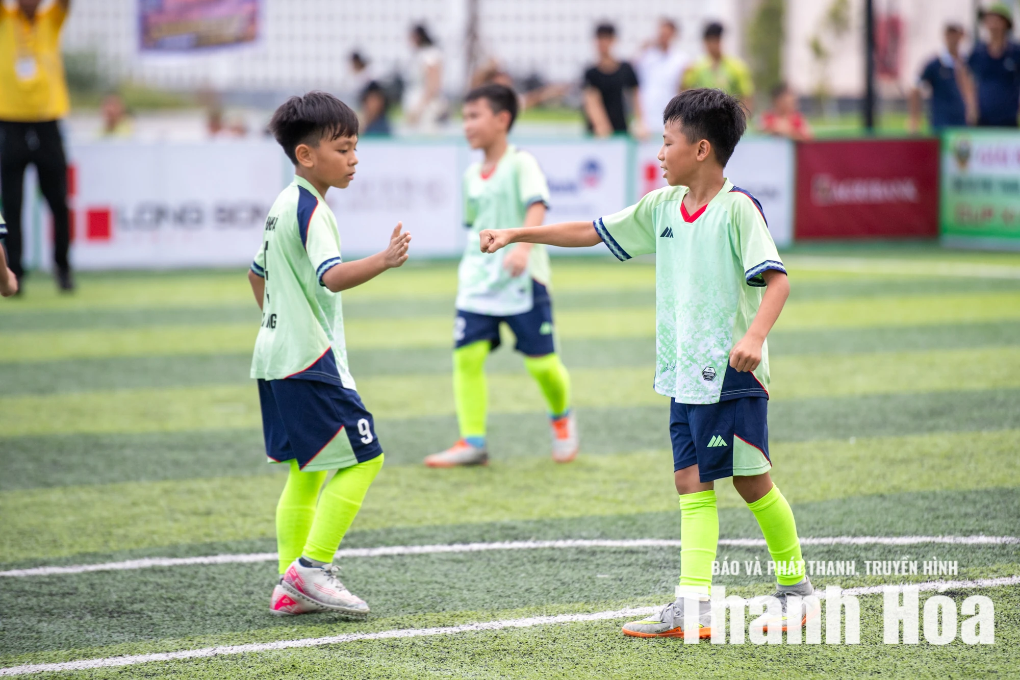 Bốn cái tên vào bán kết lứa tuổi U10 sau cơn “địa chấn” và những màn ngược dòng