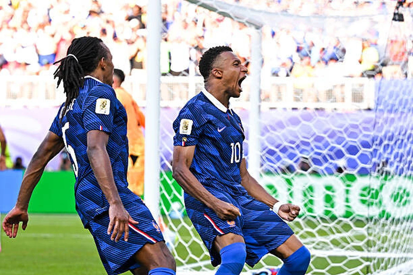 Xuân Son tỏa sáng, Đội tuyển Việt Nam thắng trận thứ hai liên tiếp tại Hàn Quốc; Neymar cân nhắc khả năng giải nghệ