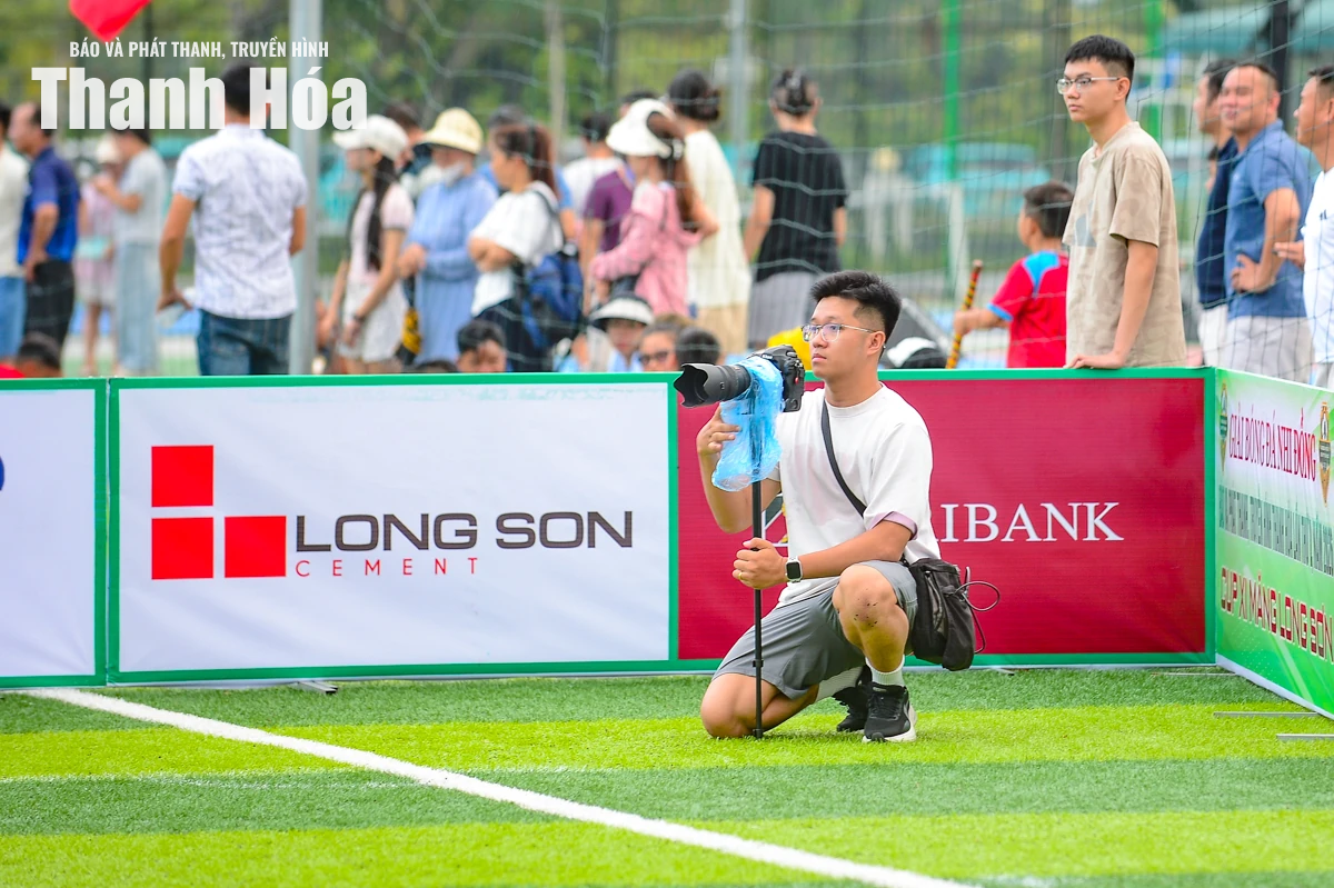 Những người thầm lặng góp phần làm nên sức nóng của giải