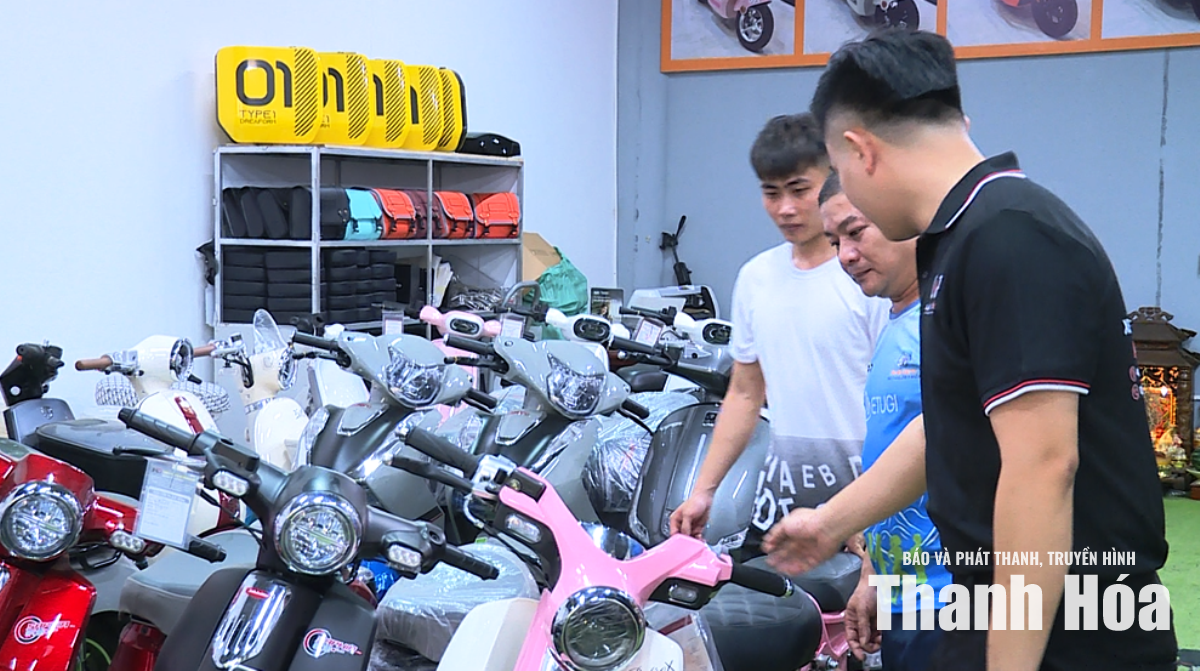 Xe điện thương hiệu Việt thu hút khách hàng trước thềm năm học mới