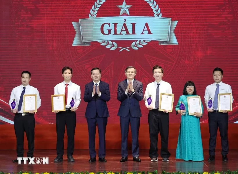 Trao giải cuộc thi Bảo vệ nền tảng tư tưởng của Đảng trong kỷ nguyên mới