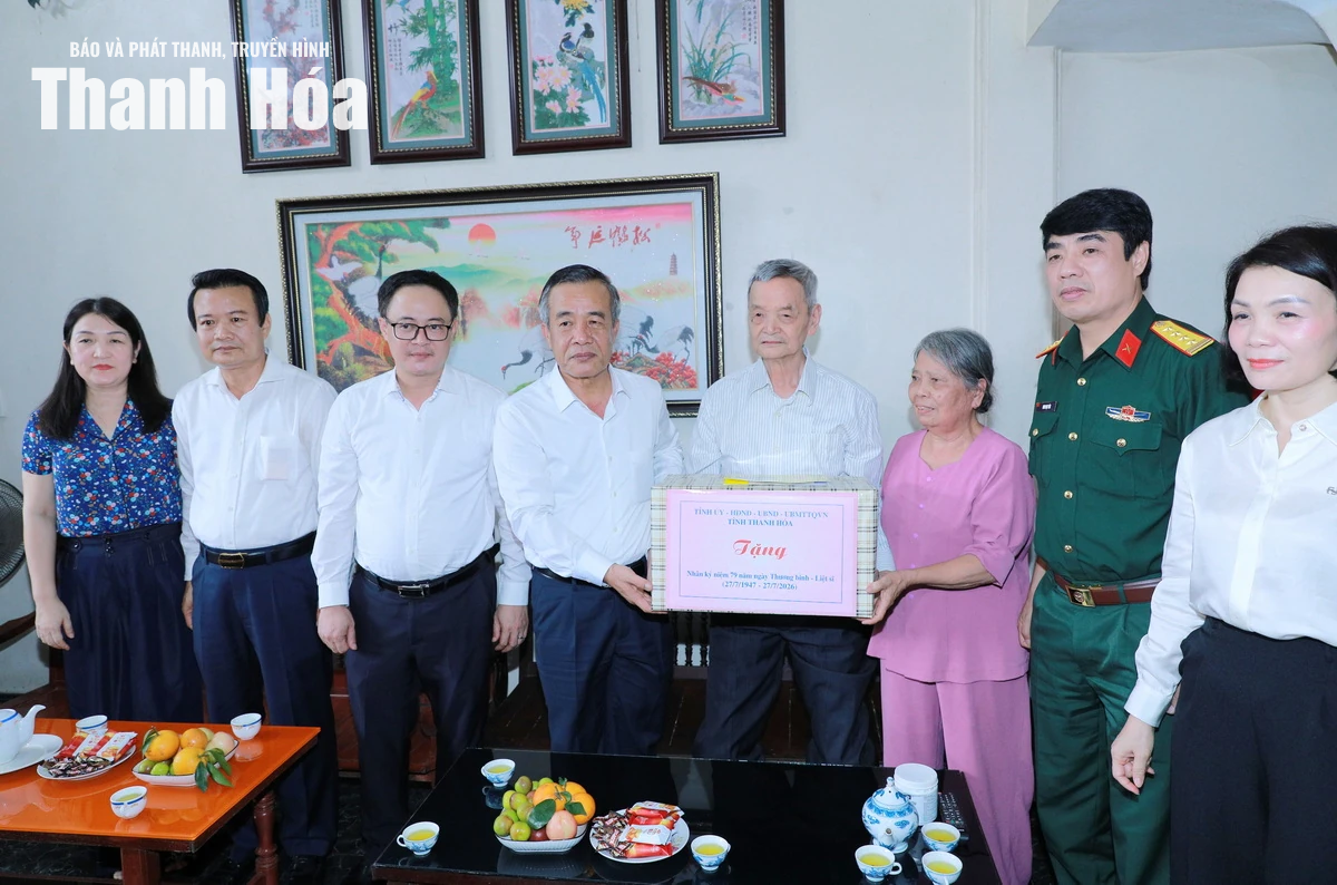Bí thư Tỉnh ủy Lê Đức Thái thăm, tặng quà các gia đình chính sách