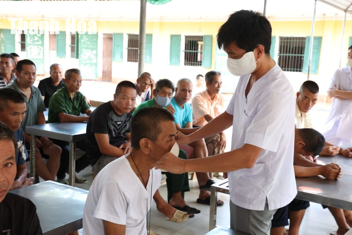 Buổi khám bệnh đặc biệt tại Trung tâm Bảo trợ xã hội Thanh Hóa