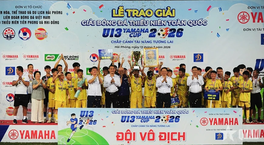 Tuyển Việt Nam toàn thắng sau chuyến tập huấn tại Hàn Quốc; Argentina chọn “áo đấu may mắn” cho trận đại chiến với Anh