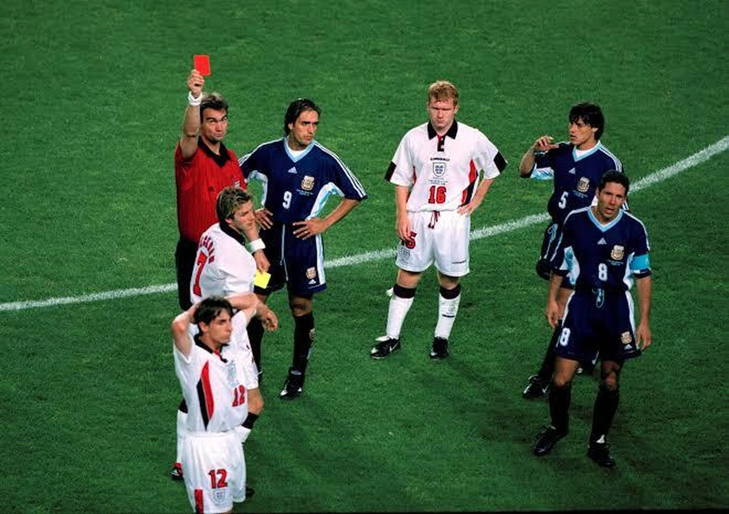 Tuyển Việt Nam toàn thắng sau chuyến tập huấn tại Hàn Quốc; Argentina chọn “áo đấu may mắn” cho trận đại chiến với Anh