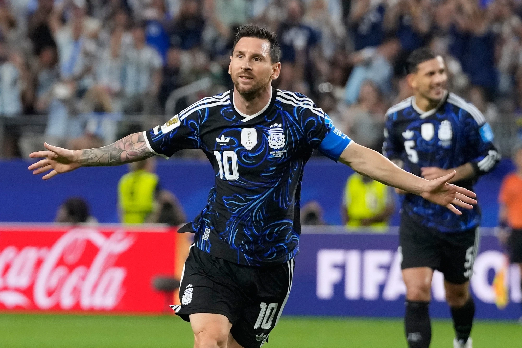 Tuyển Việt Nam toàn thắng sau chuyến tập huấn tại Hàn Quốc; Argentina chọn “áo đấu may mắn” cho trận đại chiến với Anh