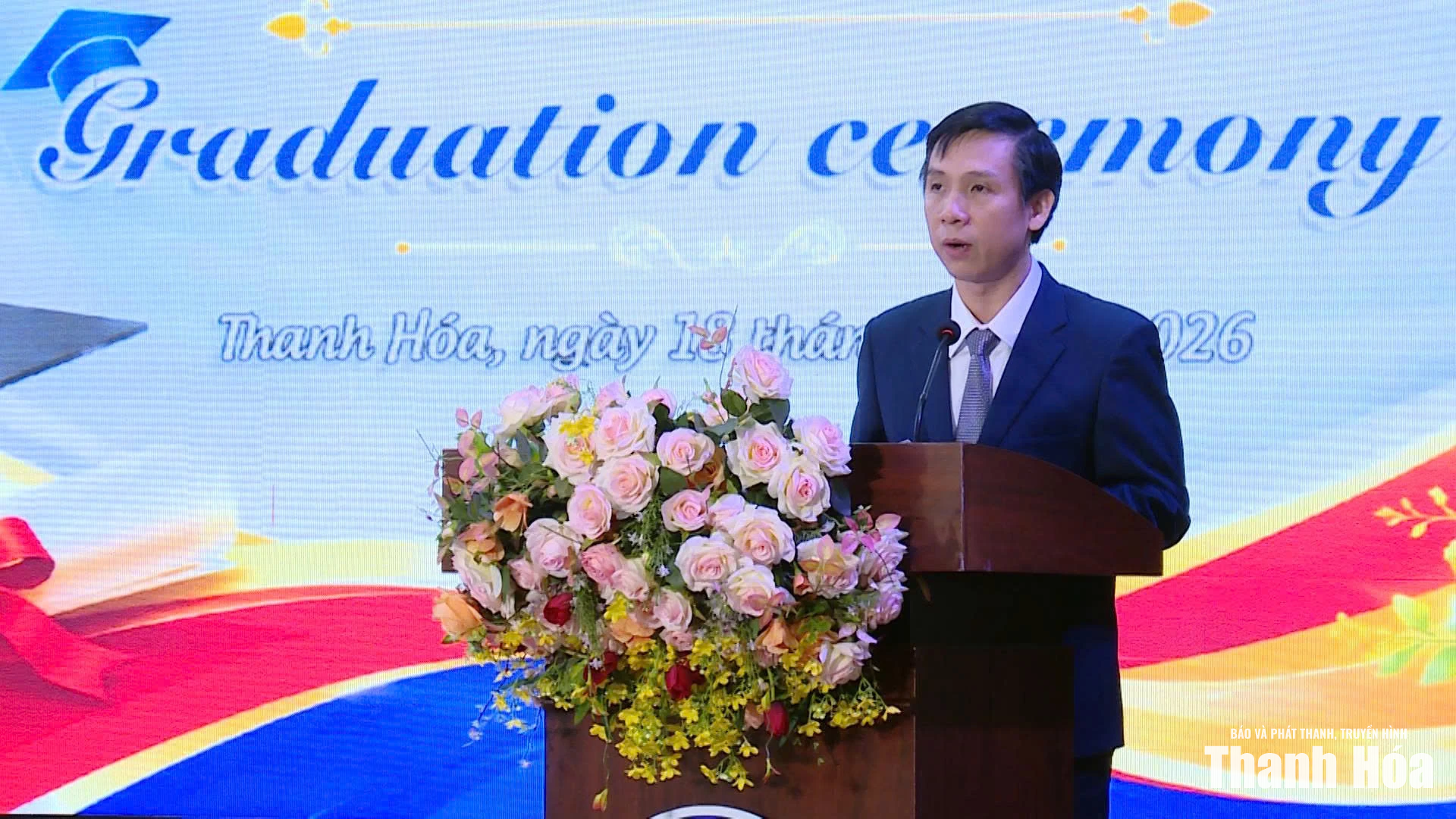 Nhiều sinh viên Trường Đại học Hồng Đức được khen thưởng tại Lễ trao bằng tốt nghiệp đại học năm 2026