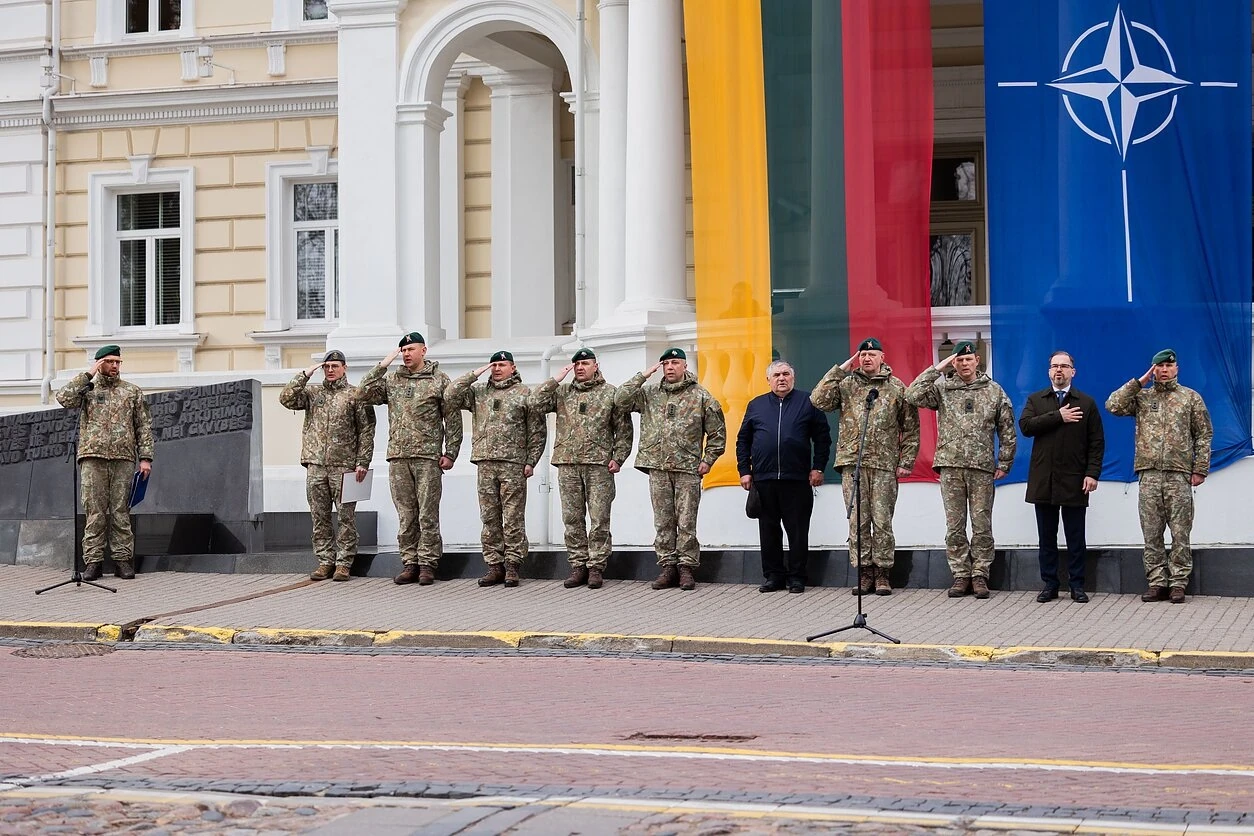 Litva và Latvia sẵn sàng cho phép triển khai vũ khí hạt nhân của NATO