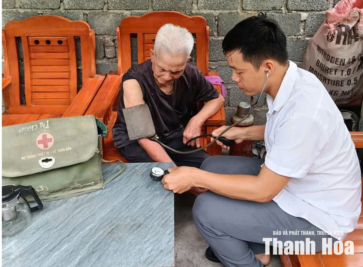 Chiếc túi thuốc nối việc bản, việc dân