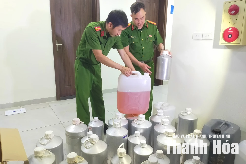 Từ hai cơ sở có dấu hiệu bất thường, triệt phá đường dây nước hoa giả liên tỉnh
