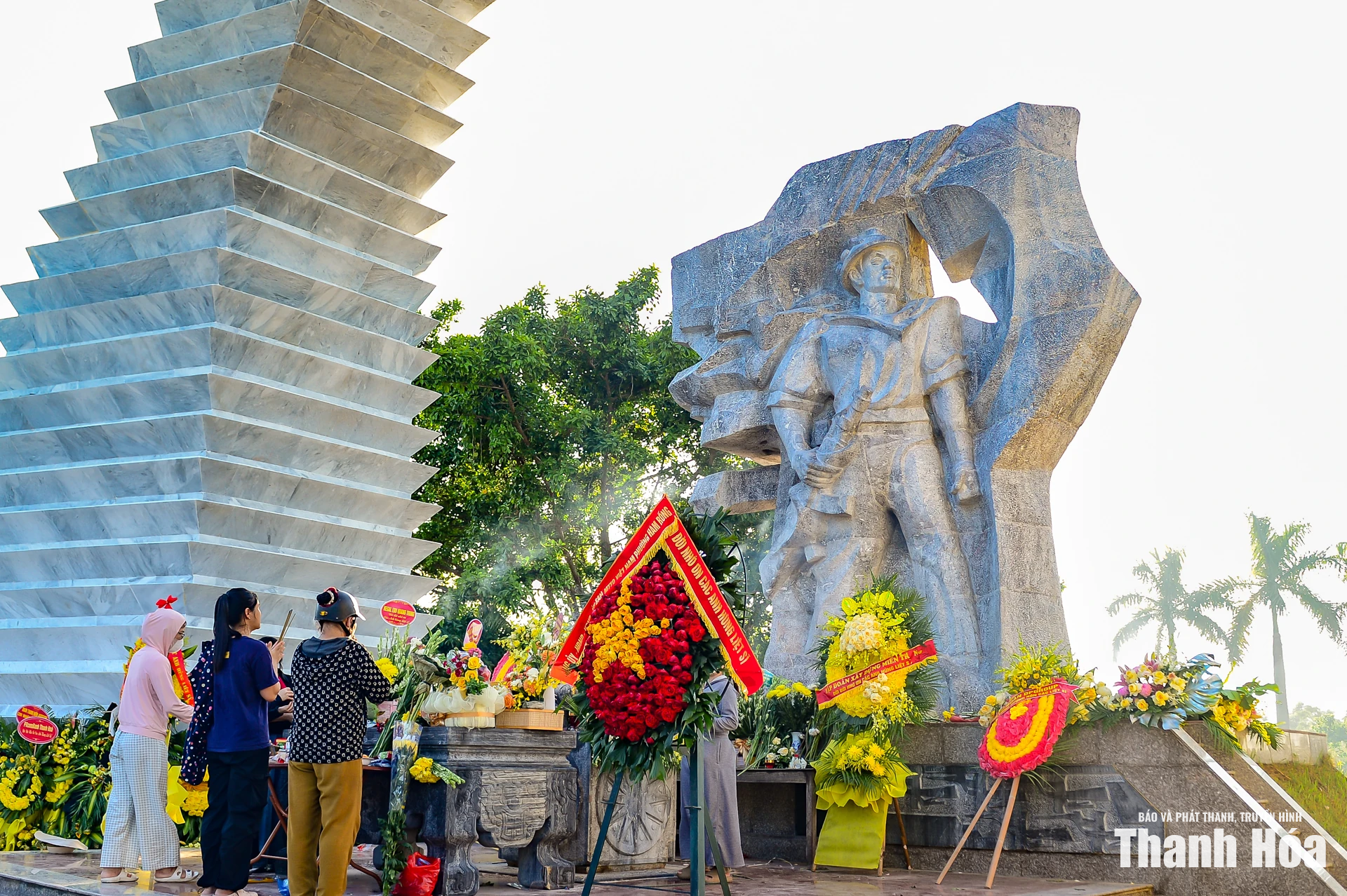 Tháng bảy ở Nghĩa trang Liệt sĩ Hàm Rồng: Nơi lòng biết ơn lắng lại
