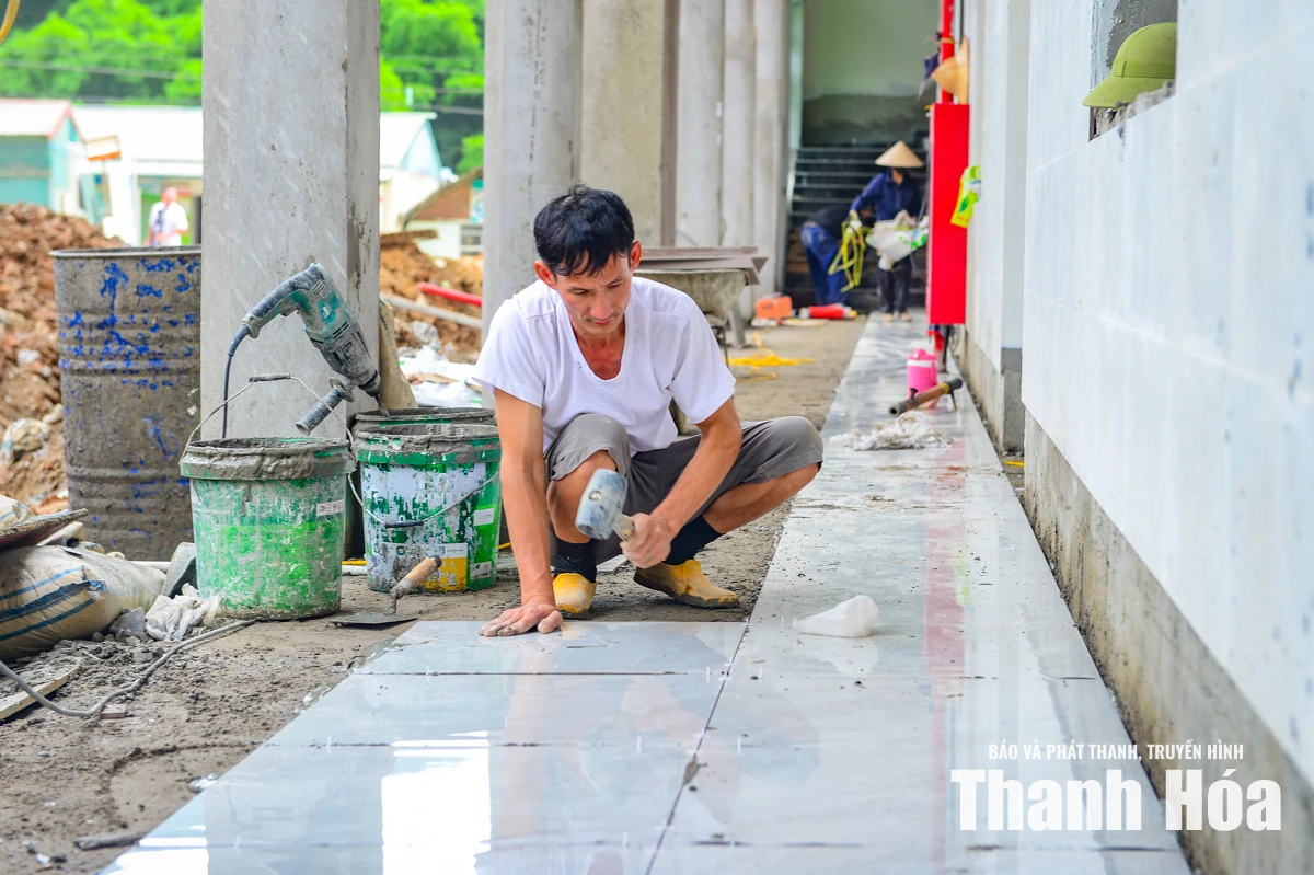 Trên công trường xây dựng Trường nội trú liên cấp nơi miền biên viễn