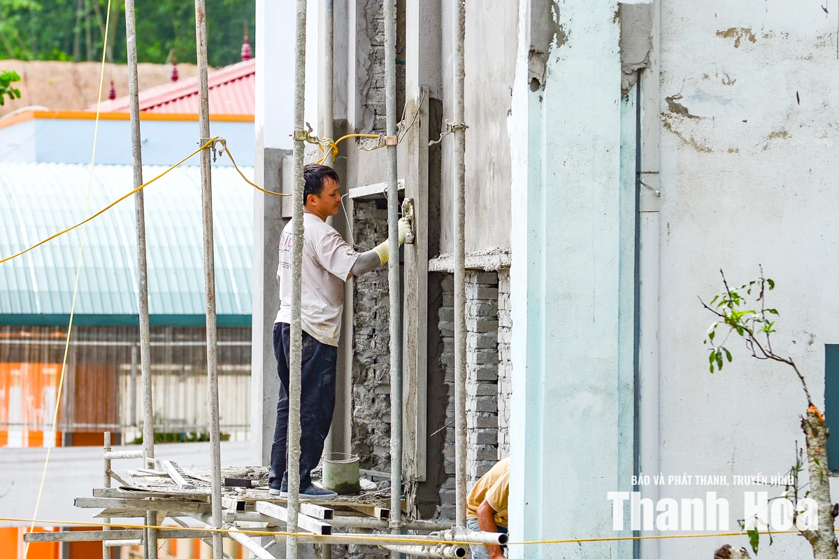 Trên công trường xây dựng Trường nội trú liên cấp nơi miền biên viễn