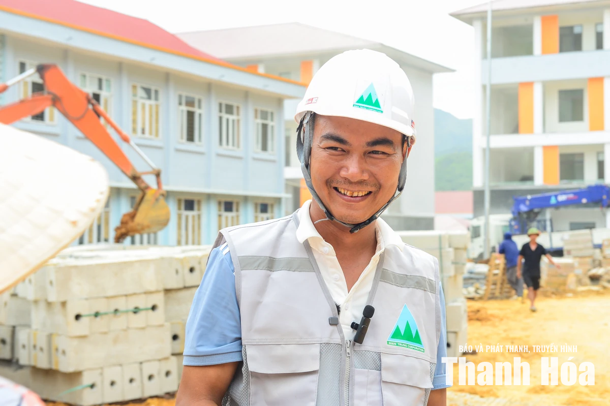 Trên công trường xây dựng Trường nội trú liên cấp nơi miền biên viễn