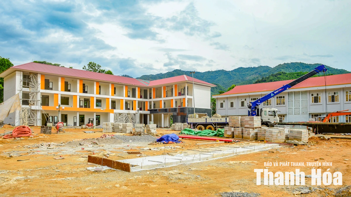 Trên công trường xây dựng Trường nội trú liên cấp nơi miền biên viễn