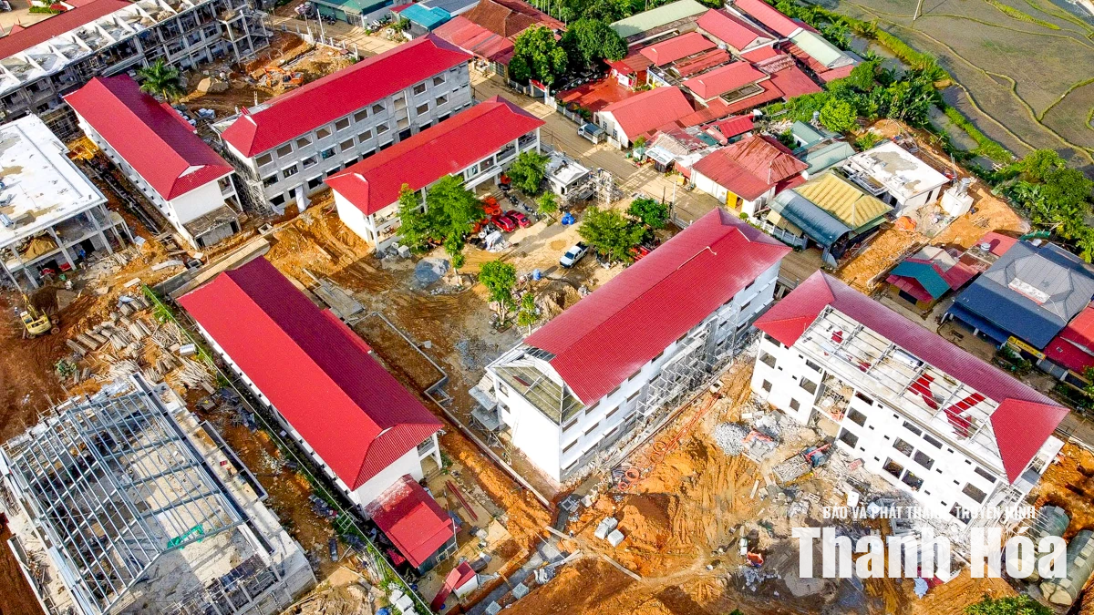 Hình hài ngôi trường nội trú liên cấp ở vùng biên xứ Thanh
