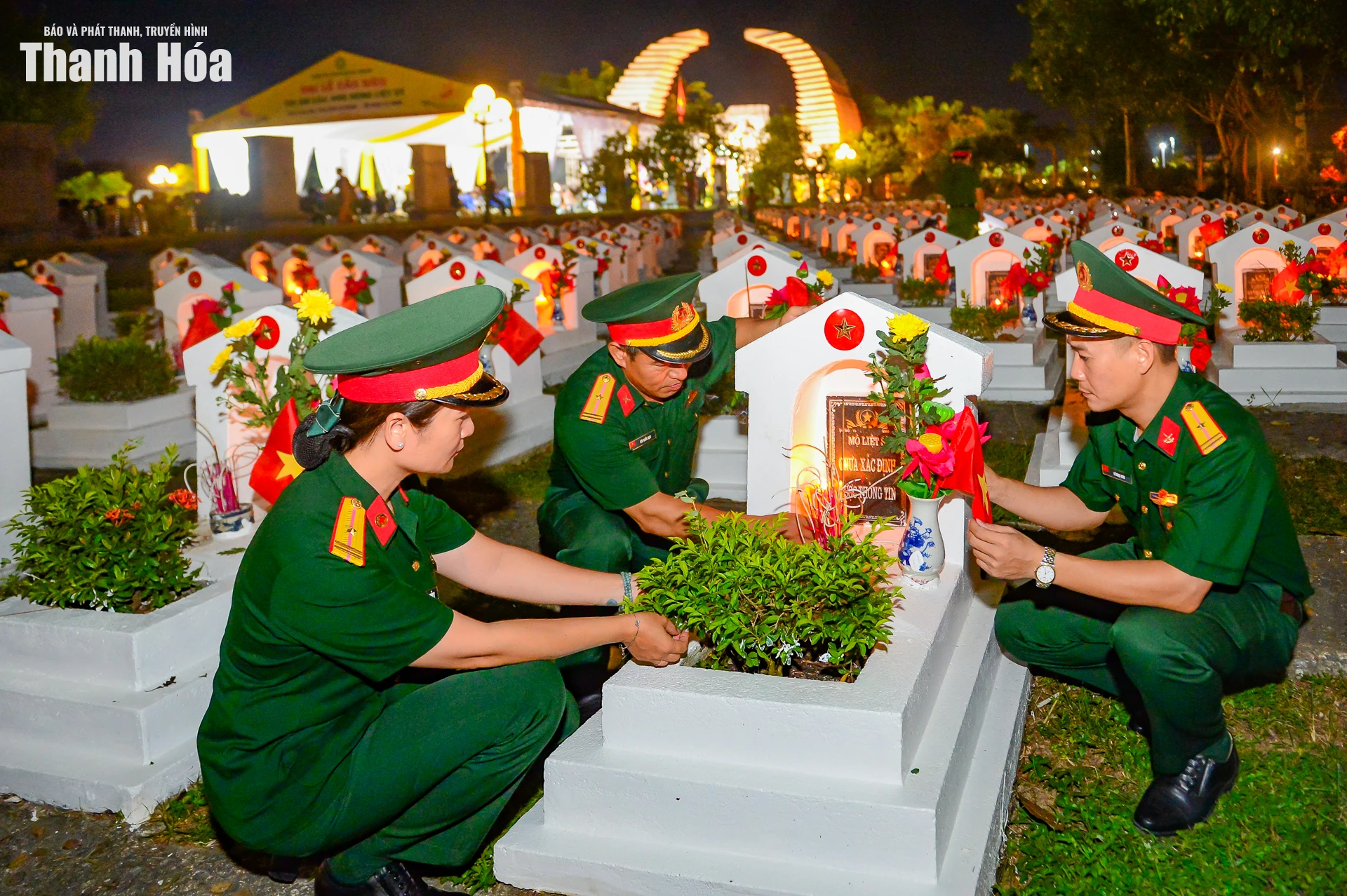 Hàm Rồng rực sáng hàng nghìn ngọn nến tri ân các Anh hùng liệt sĩ
