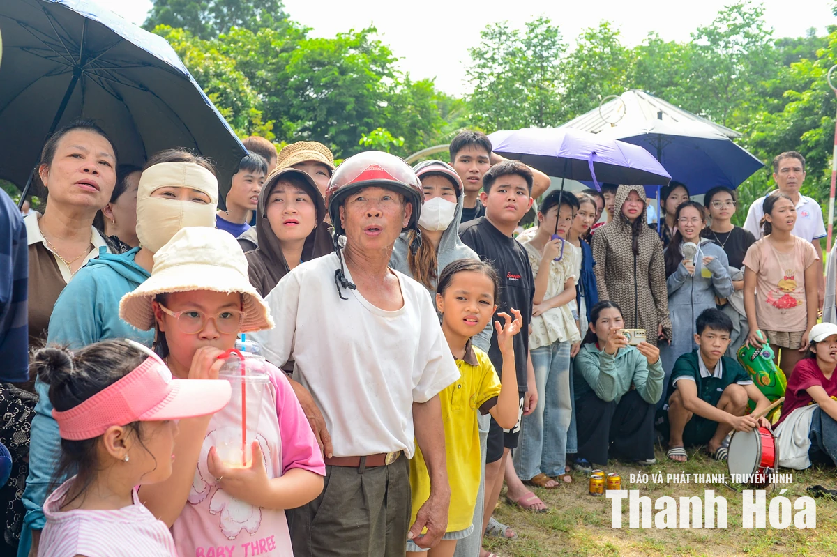 Lễ hội Làng du lịch Yên Trung: Cuốn hút du khách thập phương hòa cùng nhịp đập văn hóa bản địa