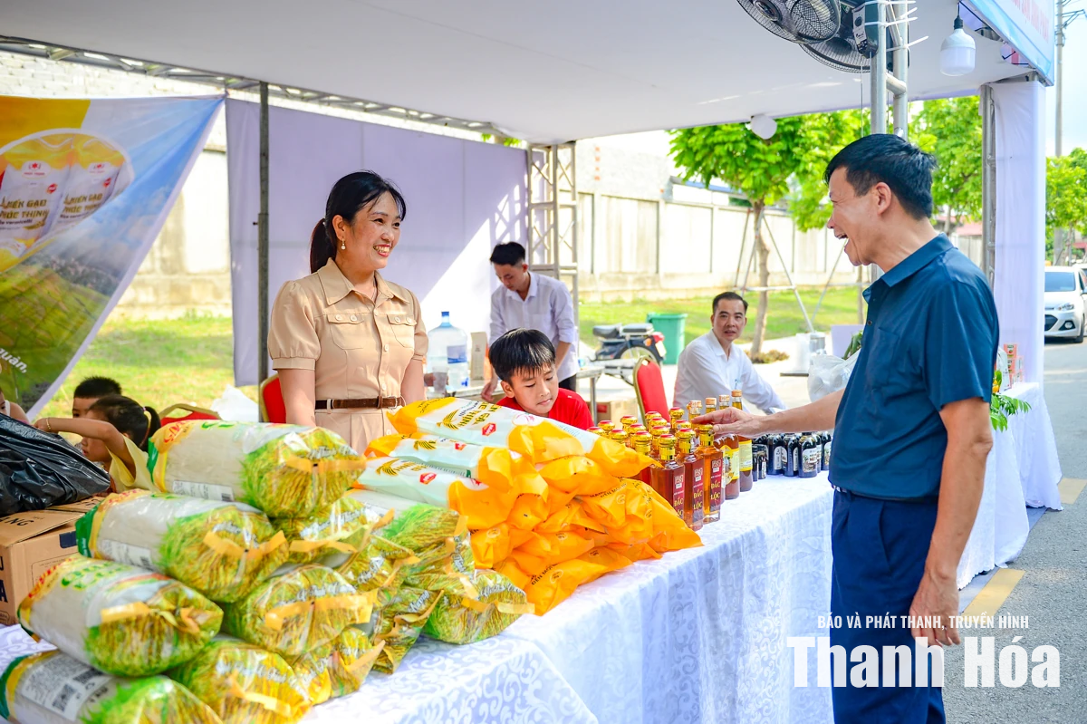 Lễ hội Làng du lịch Yên Trung: Cuốn hút du khách thập phương hòa cùng nhịp đập văn hóa bản địa