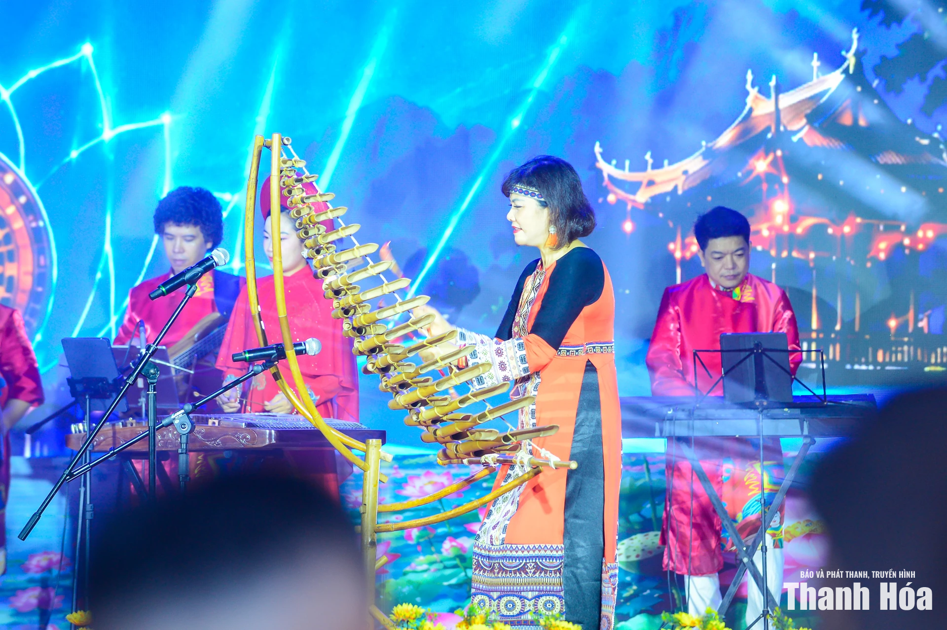 Yên Trung khai hội, đón nhận giải thưởng “Làng du lịch cộng đồng tốt nhất năm”