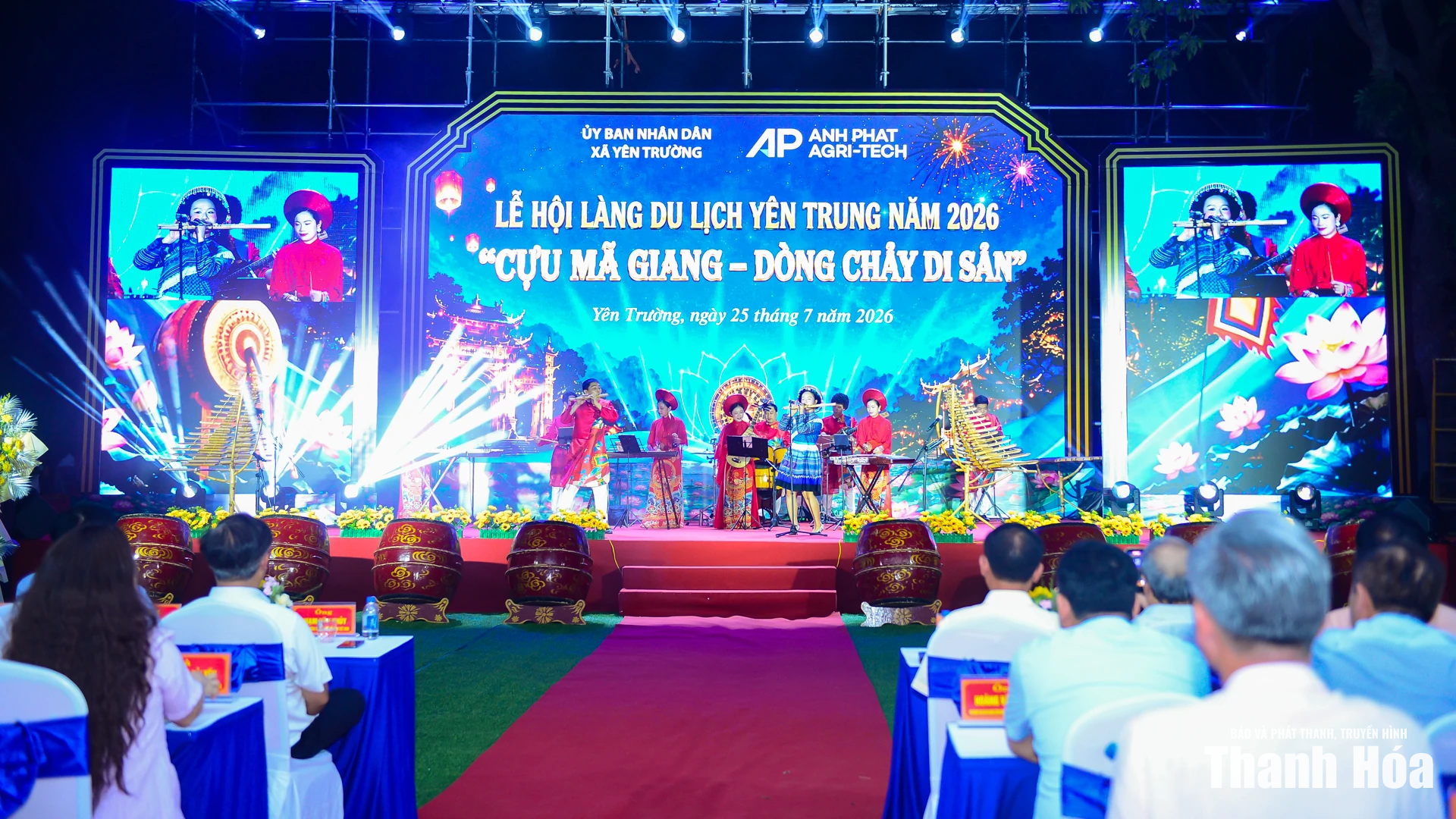 Yên Trung khai hội, đón nhận giải thưởng “Làng du lịch cộng đồng tốt nhất năm”
