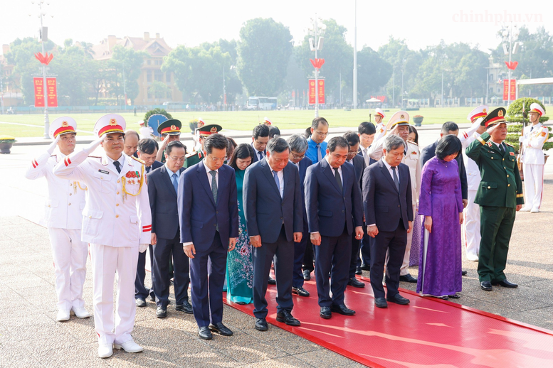 Lãnh đạo Đảng, Nhà nước tưởng niệm các Anh hùng liệt sĩ và viếng Chủ tịch Hồ Chí Minh