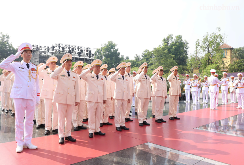 Lãnh đạo Đảng, Nhà nước tưởng niệm các Anh hùng liệt sĩ và viếng Chủ tịch Hồ Chí Minh