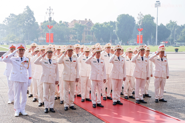 Lãnh đạo Đảng, Nhà nước tưởng niệm các Anh hùng liệt sĩ và viếng Chủ tịch Hồ Chí Minh
