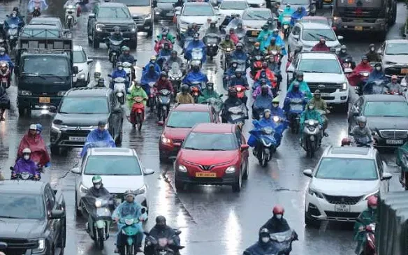 Mưa dông bao trùm Bắc Bộ, Trung Bộ tiếp tục nắng nóng