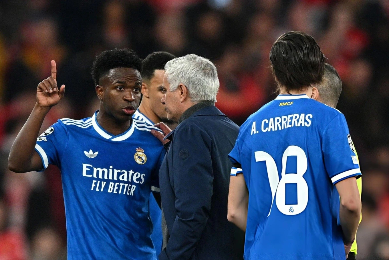 Sông Lam Nghệ An vô địch Giải bóng đá U21 Quốc gia 2026; Jose Mourinho quyết giữ Vinicius