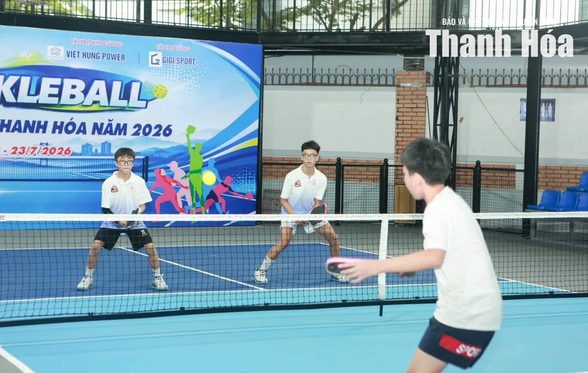 Khán giả “tiếp lửa” cho các VĐV ở giải Pickleball các nhóm tuổi