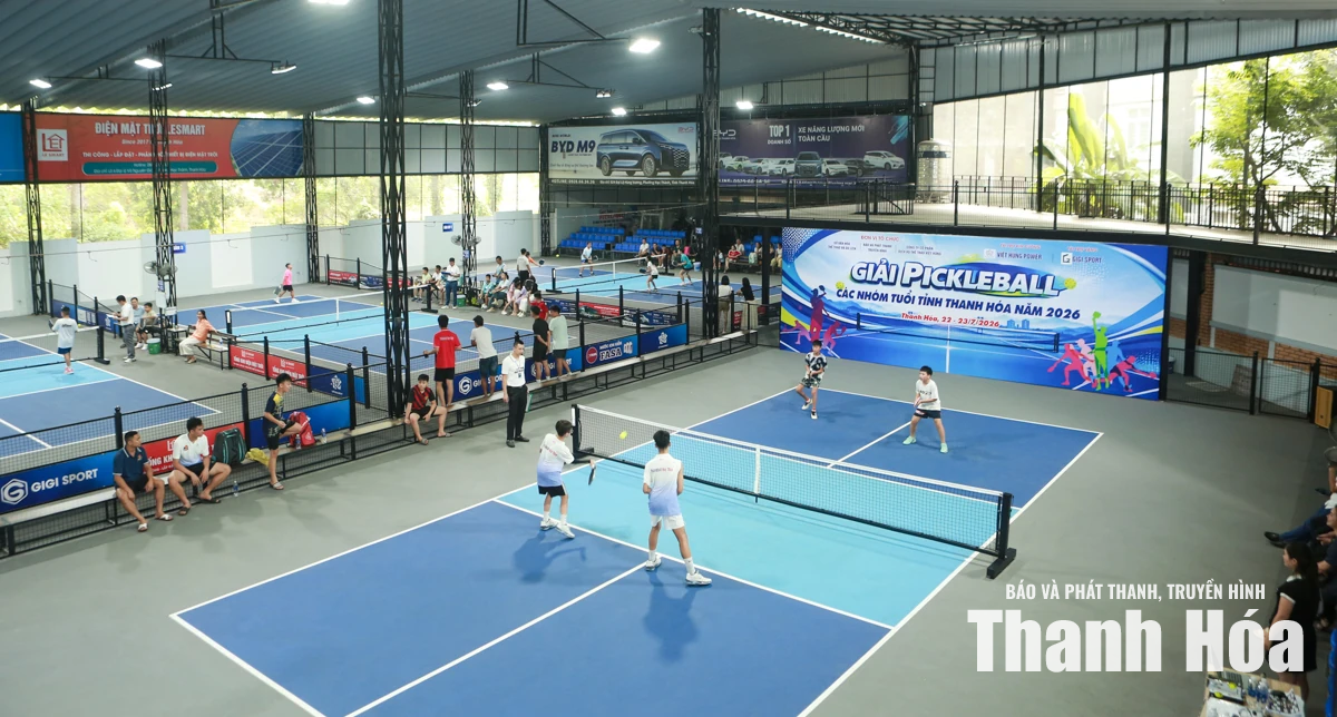 Khán giả “tiếp lửa” cho các VĐV ở giải Pickleball các nhóm tuổi