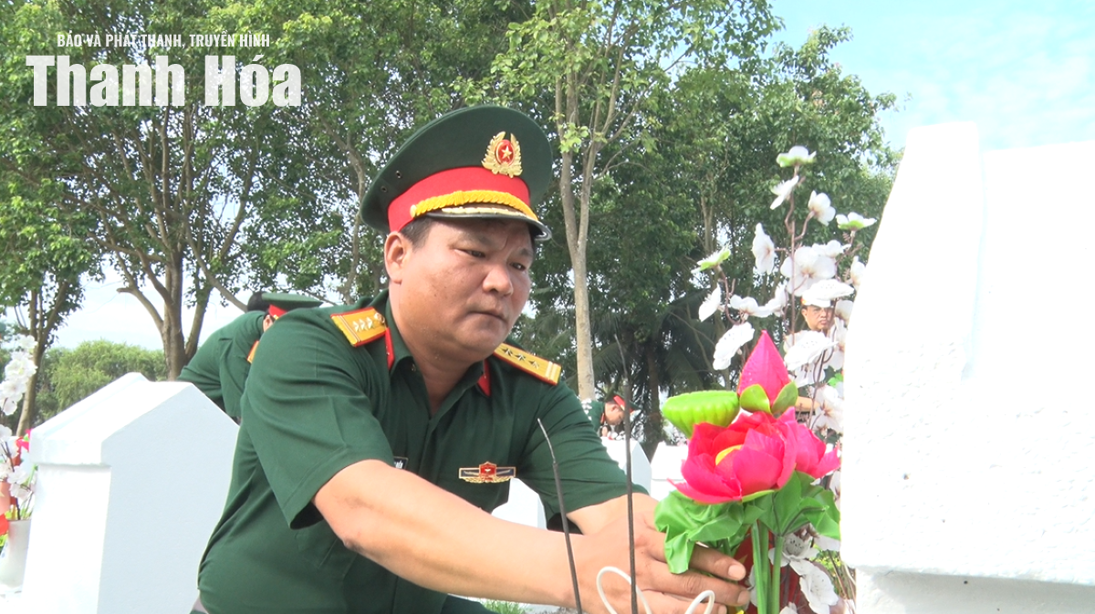 Viettel Thanh Hóa viếng các Anh hùng liệt sĩ; thăm và tặng quà người có công