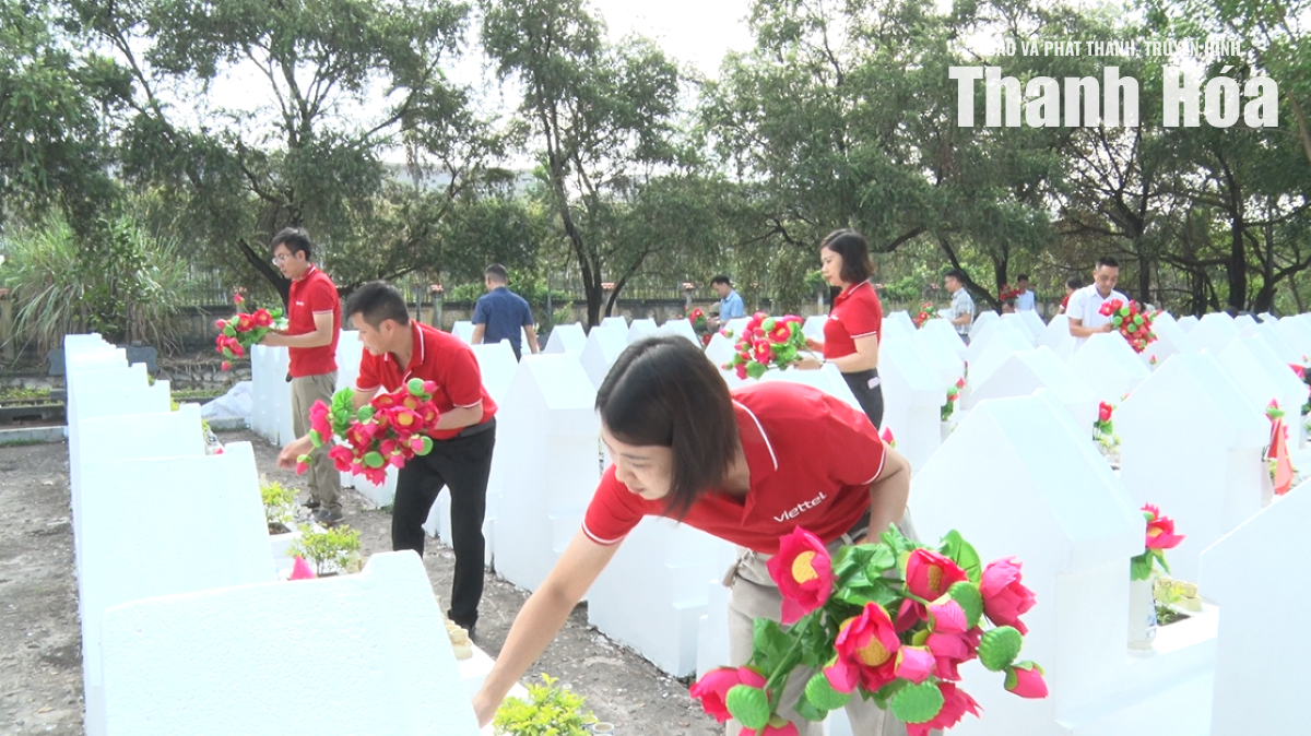 Viettel Thanh Hóa viếng các Anh hùng liệt sĩ; thăm và tặng quà người có công
