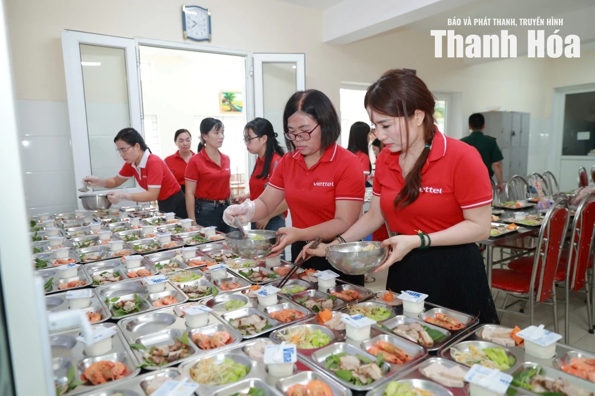 Viettel Thanh Hóa viếng các Anh hùng liệt sĩ; thăm và tặng quà người có công