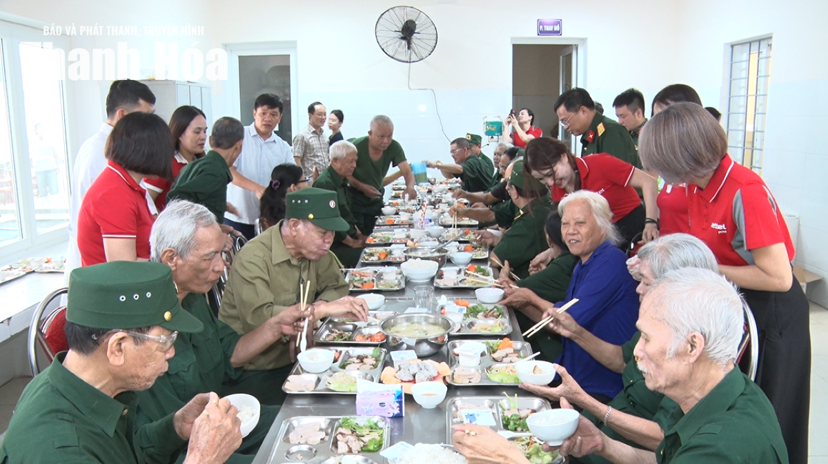 Viettel Thanh Hóa viếng các Anh hùng liệt sĩ; thăm và tặng quà người có công