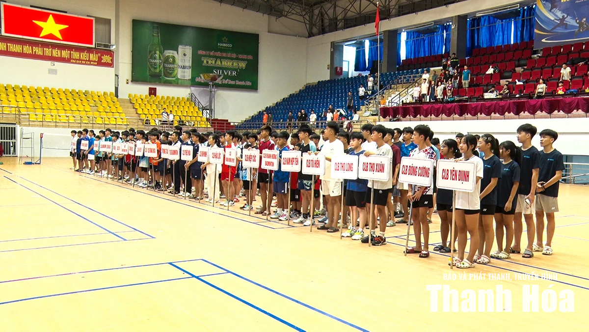 Hơn 400 tay vợt tranh tài tại giải cầu lông dành cho thiếu niên, nhi đồng
