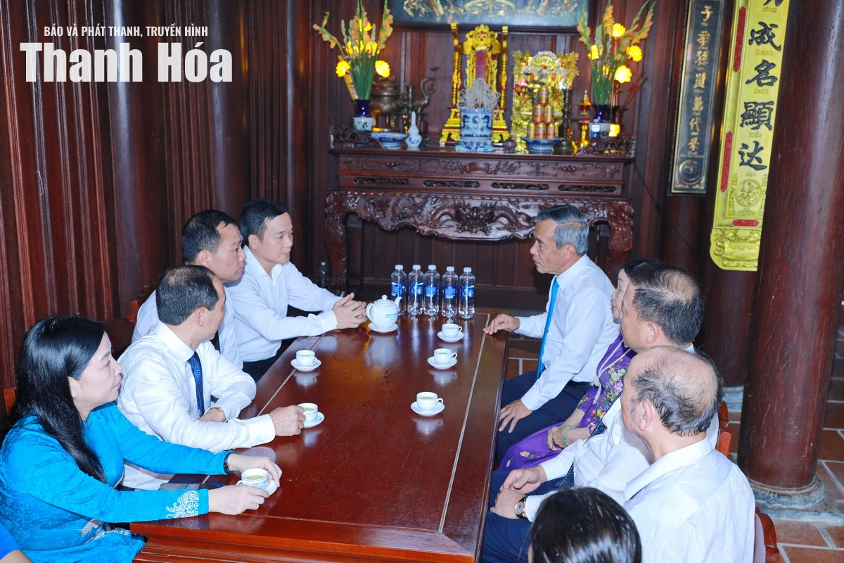 Đoàn đại biểu Tỉnh ủy, HĐND, UBND, Ủy ban MTTQ tỉnh dâng hoa, dâng hương tại Cụm di tích lịch sử cách mạng Hàm Hạ