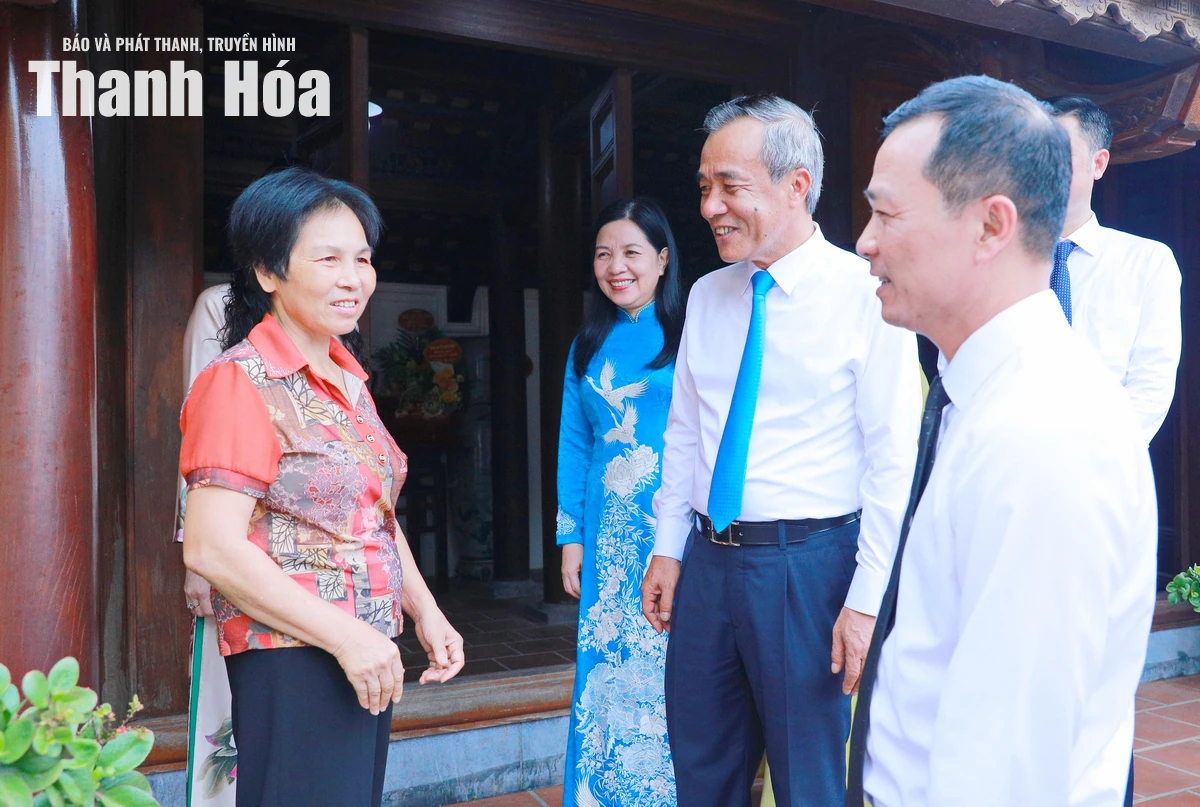 Đoàn đại biểu Tỉnh ủy, HĐND, UBND, Ủy ban MTTQ tỉnh dâng hoa, dâng hương tại Cụm di tích lịch sử cách mạng Hàm Hạ