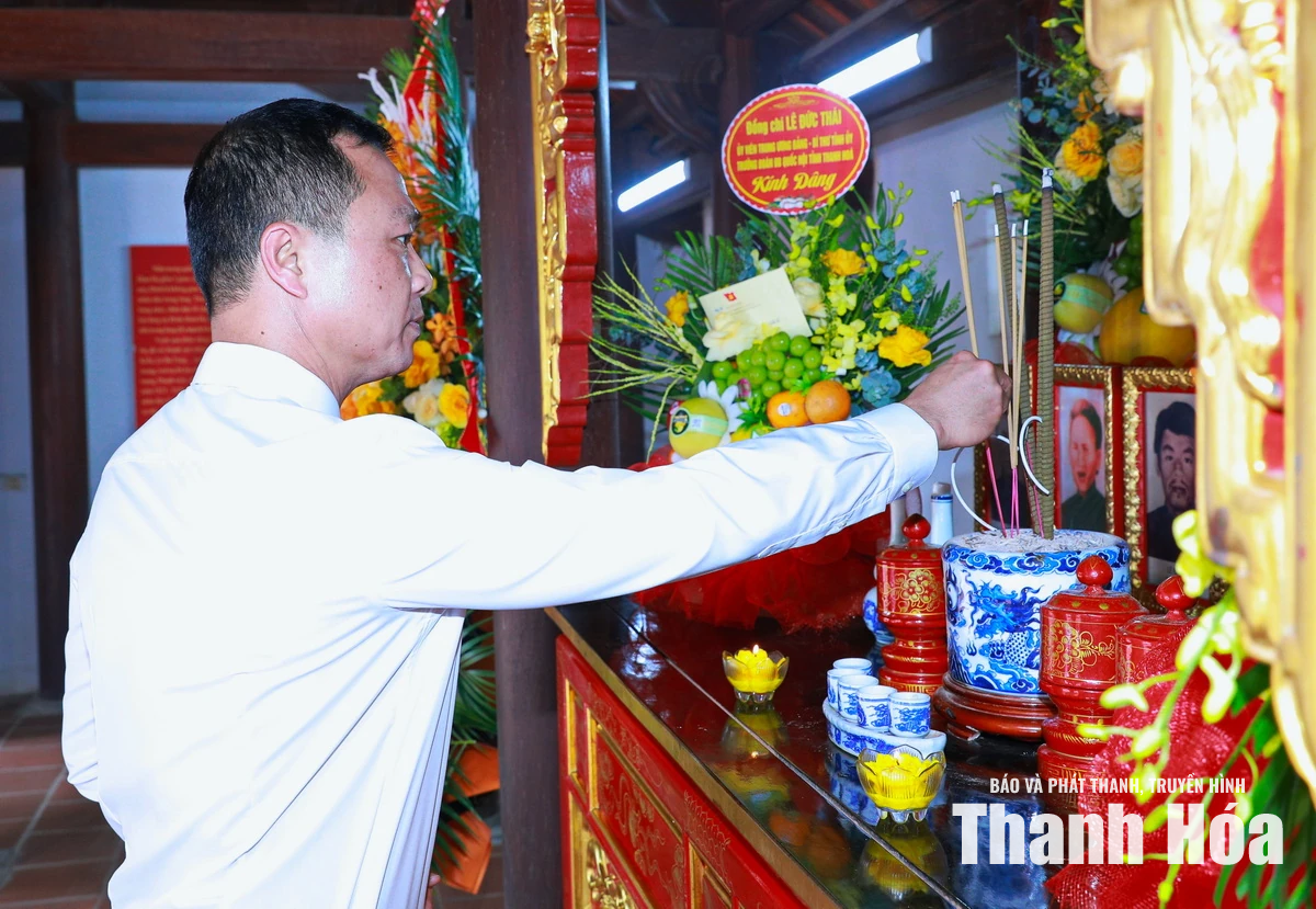 Đoàn đại biểu Tỉnh ủy, HĐND, UBND, Ủy ban MTTQ tỉnh dâng hoa, dâng hương tại Cụm di tích lịch sử cách mạng Hàm Hạ