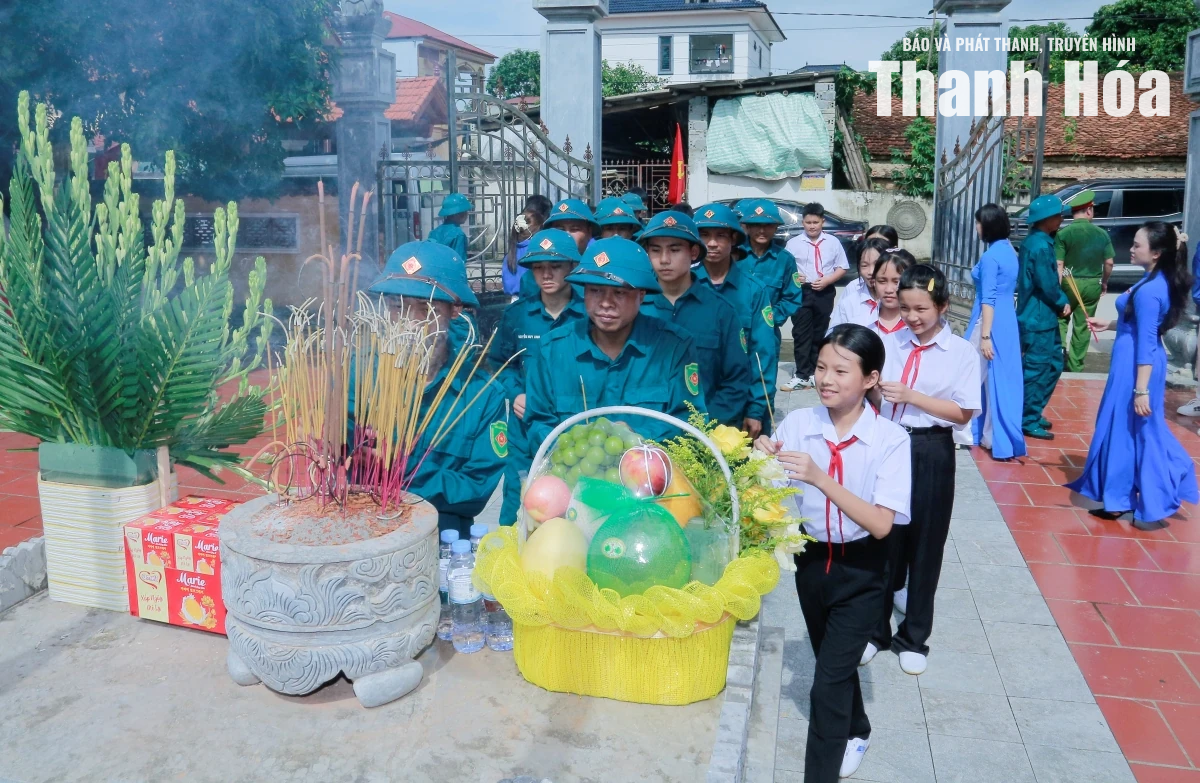 Đoàn đại biểu tỉnh Thanh Hóa dâng hương tại các khu di tích lịch sử cách mạng