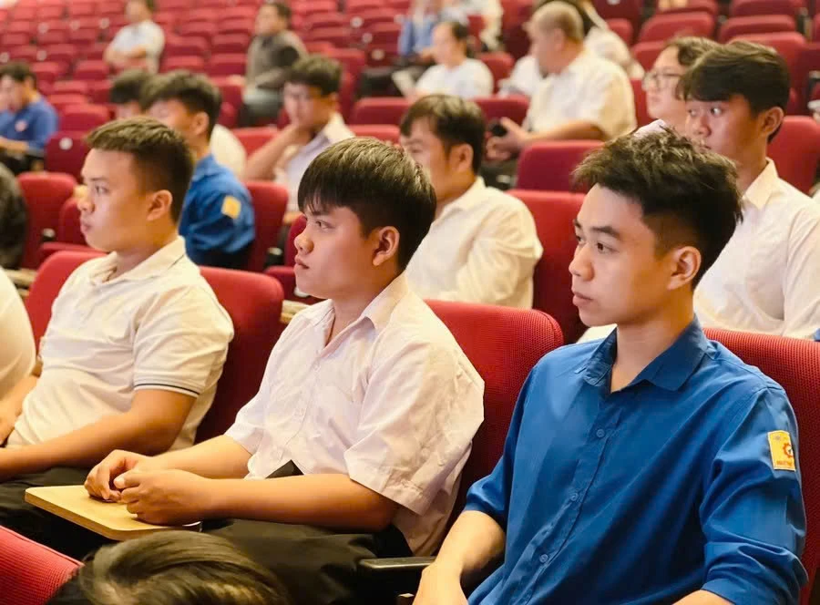 Hội nghị quốc tế lượng tử và bán dẫn thu hút đông đảo học sinh, sinh viên