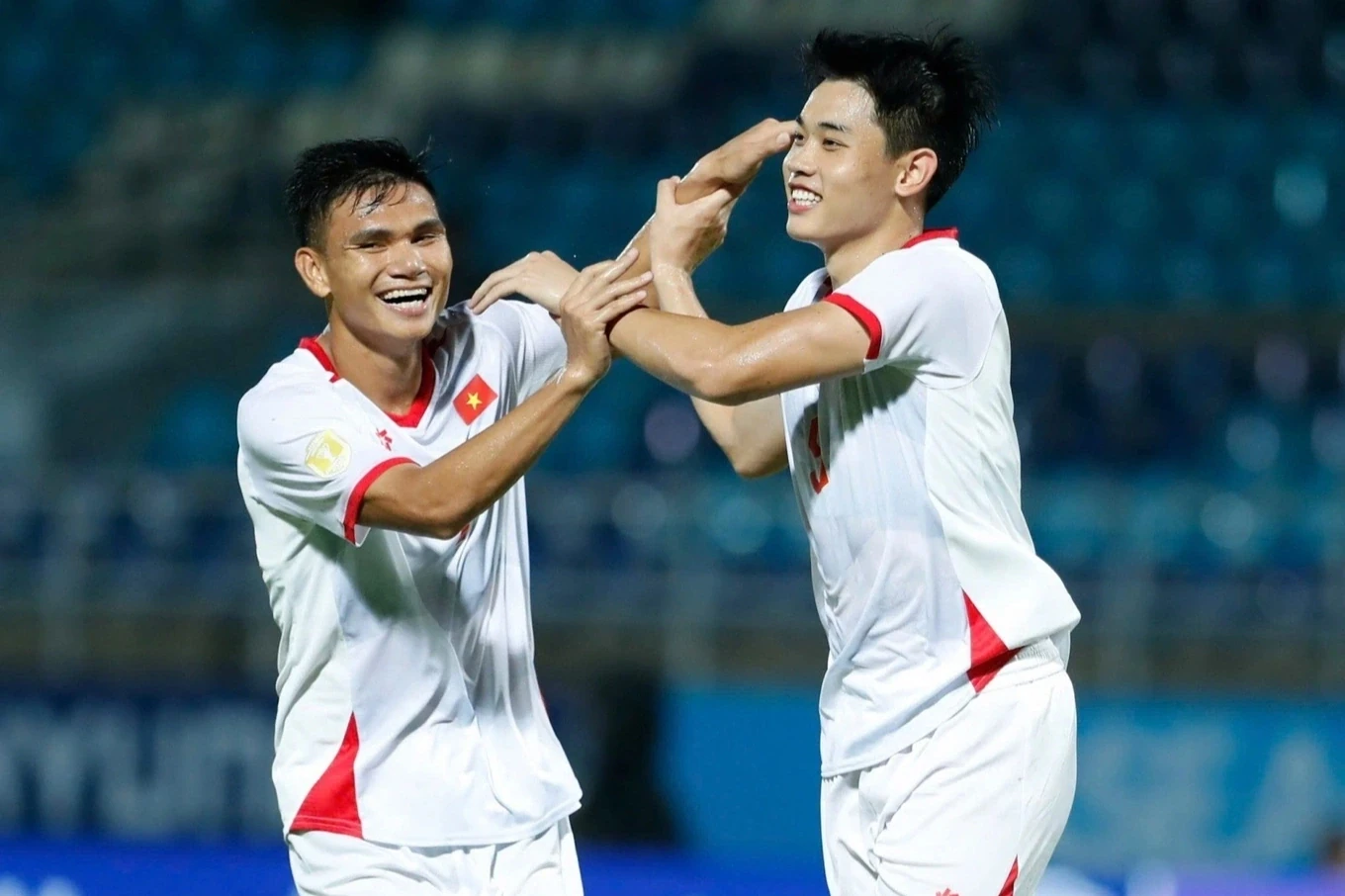 Tuyển Việt Nam gặp thách thức tại ASEAN Cup; AFC lên án kế hoạch của FIFA
