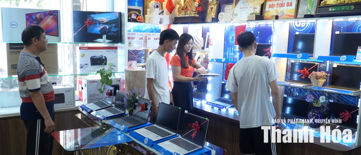 Giá laptop tăng vọt trước mùa tựu trường