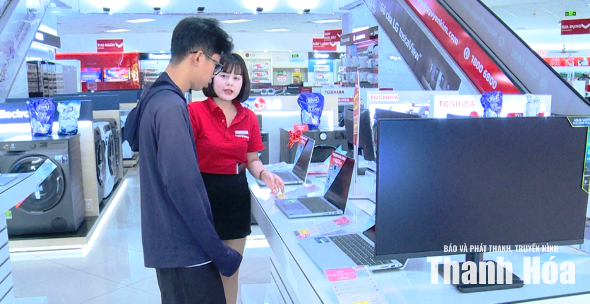 Giá laptop tăng vọt trước mùa tựu trường